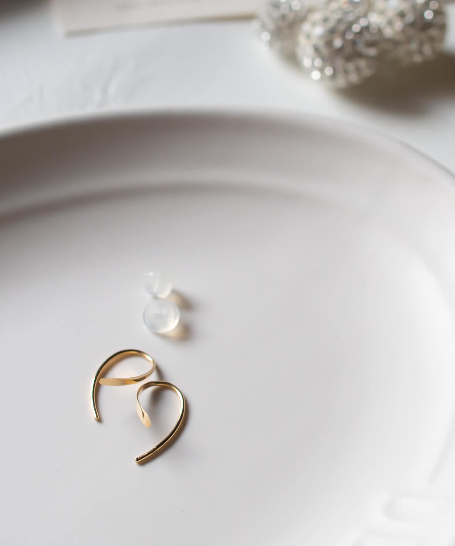 18K Gold Tiny Hang Earrings | GOUCCIA-MINI