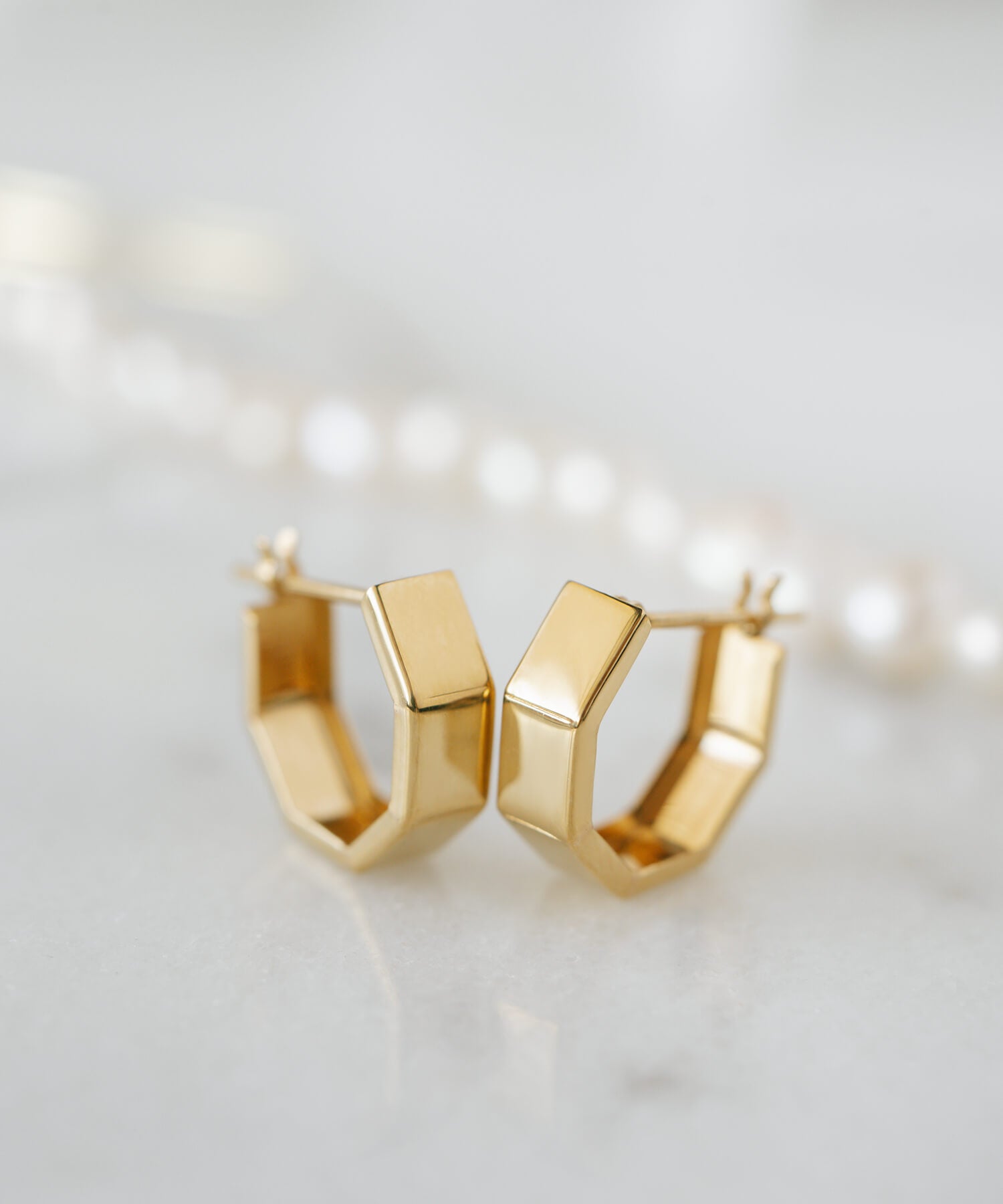 18K Gold Huggie Hoop Earrings | SOLUA