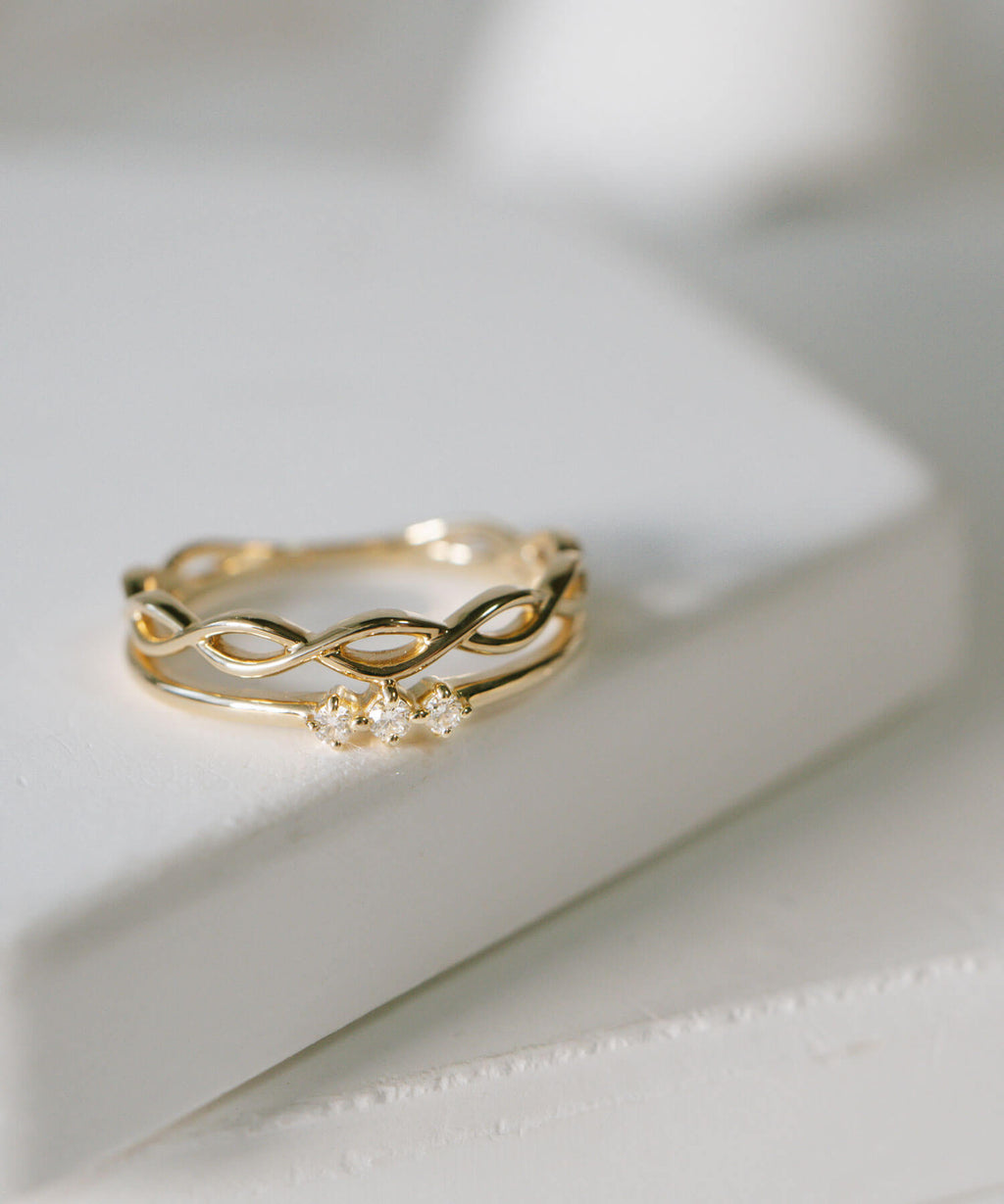 10K Gold Triple Diamond Twist Ring | TERRA RAMAGE
