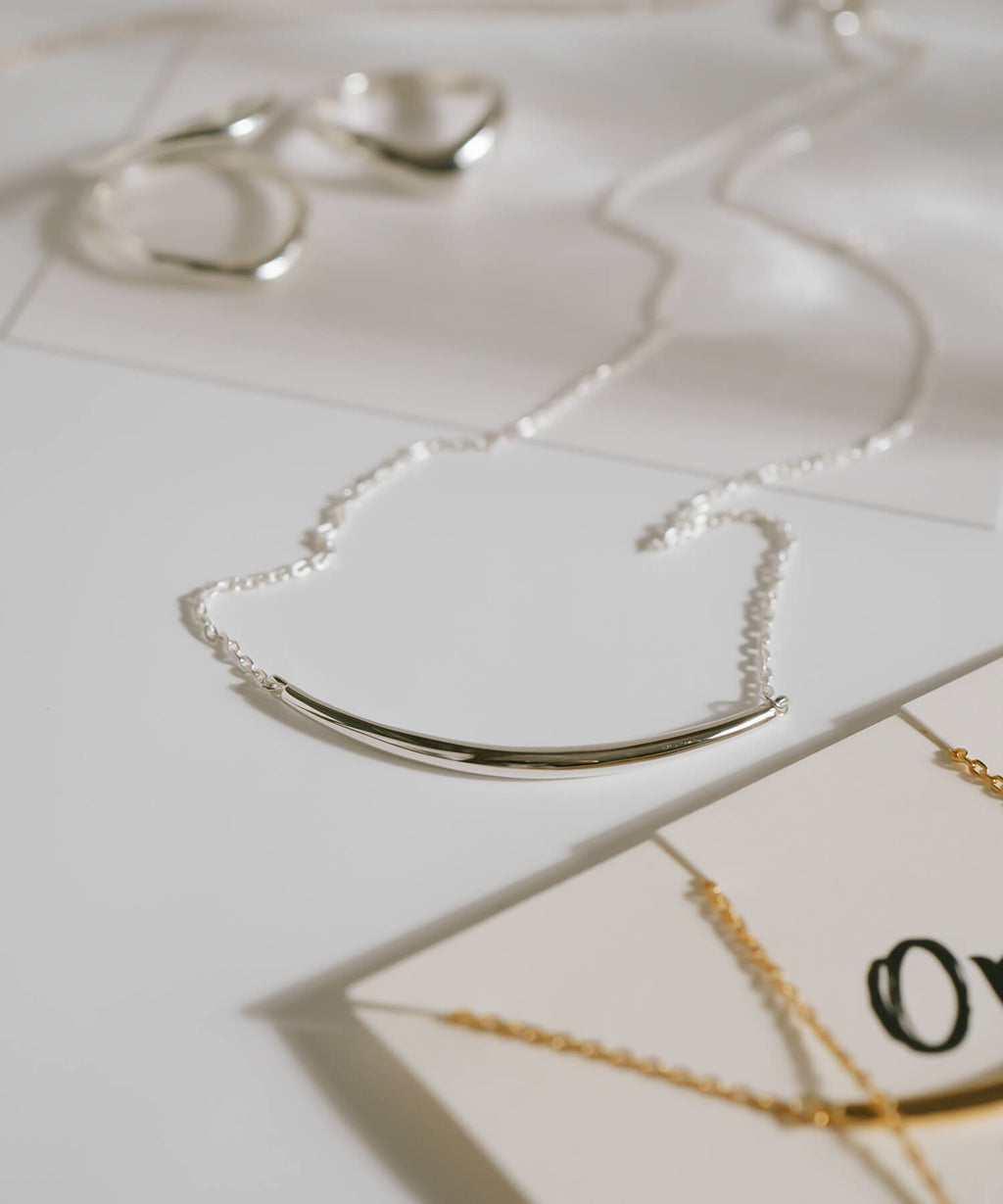 18K Gold Plated Sterling Silver Smile Line Bar Necklace | TIGO