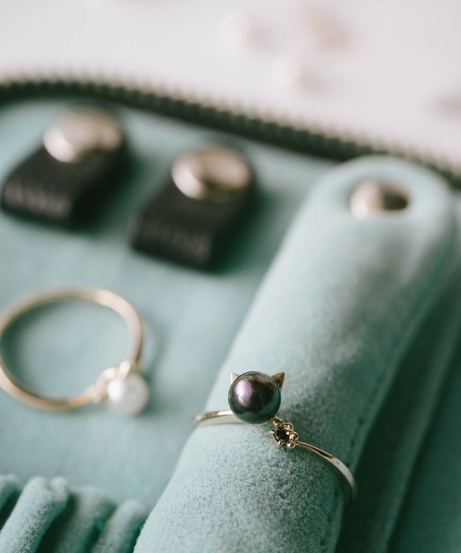 10K Gold Pearl and Diamond Cat Ring | FORTUNA-CAT