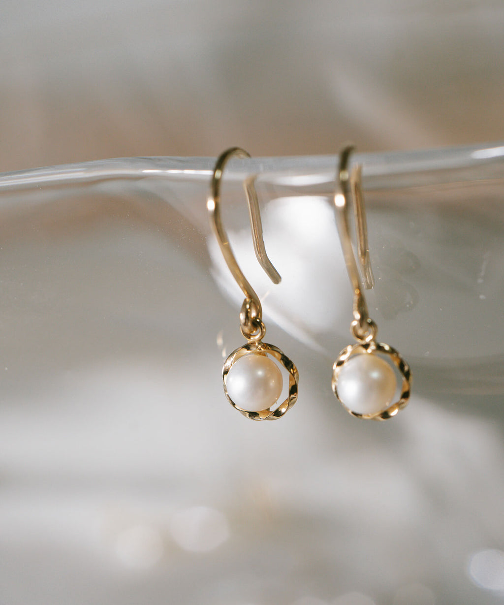 Twist Gold Pearl Earrings | PERLE-BB