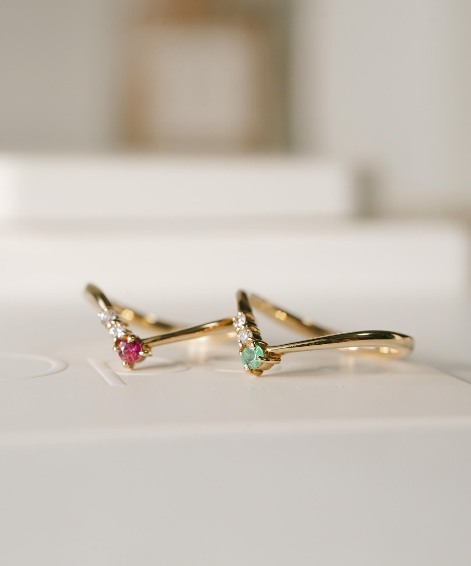 V-shaped Gemstone Ring | TERRA-KLADIA