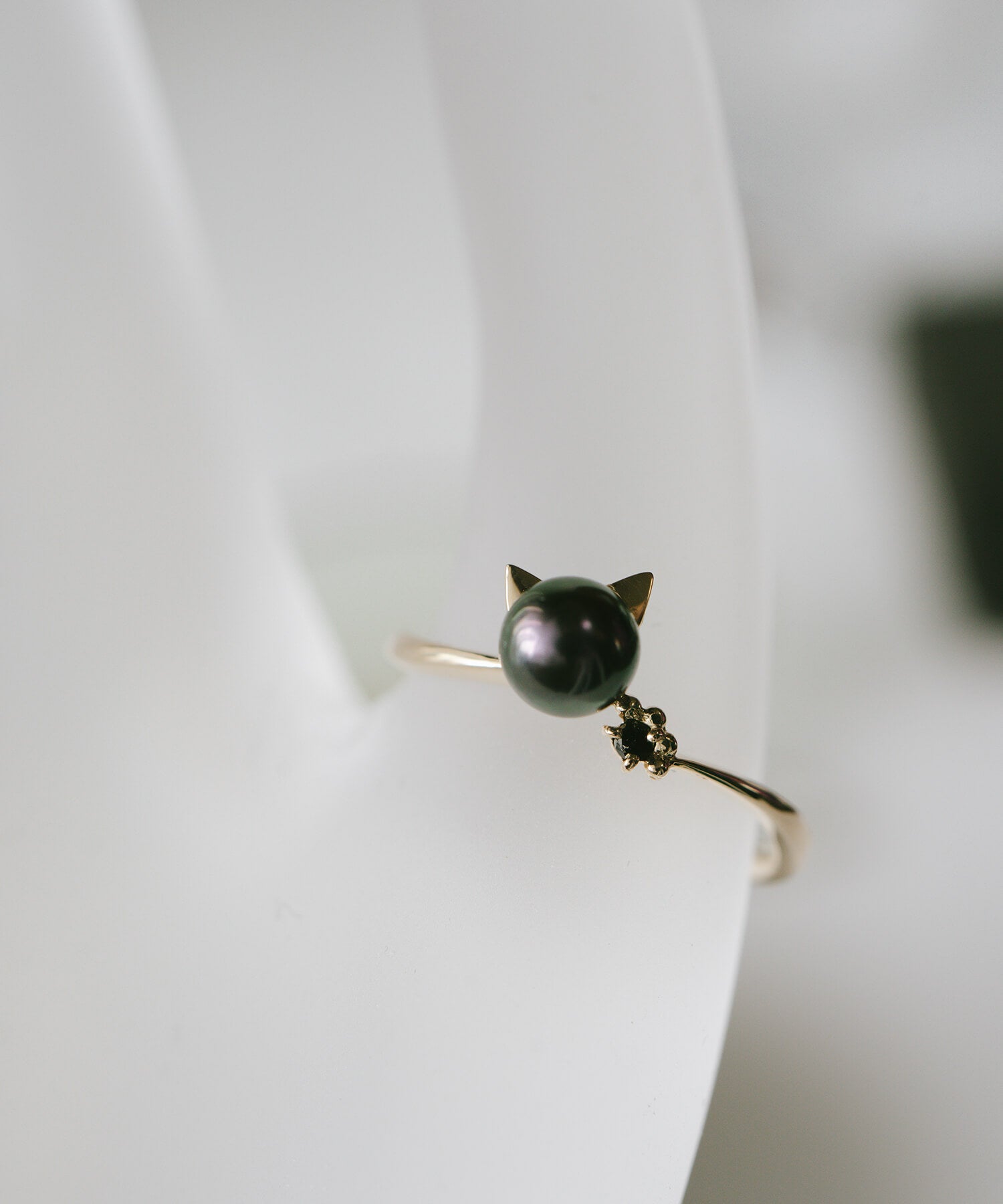 10K Gold Pearl and Diamond Cat Ring | FORTUNA-CAT