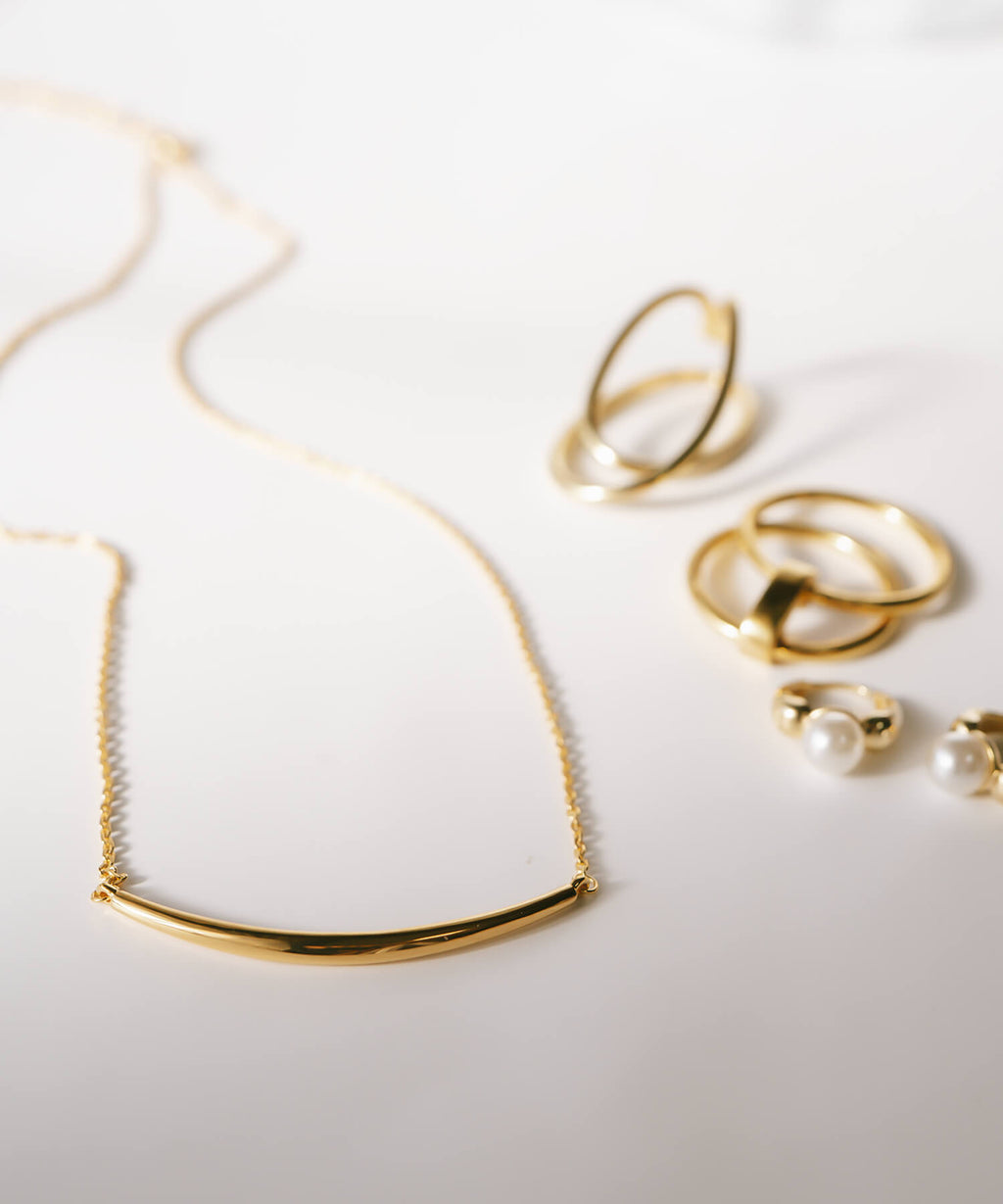 18K Gold Plated Sterling Silver Smile Line Bar Necklace | TIGO