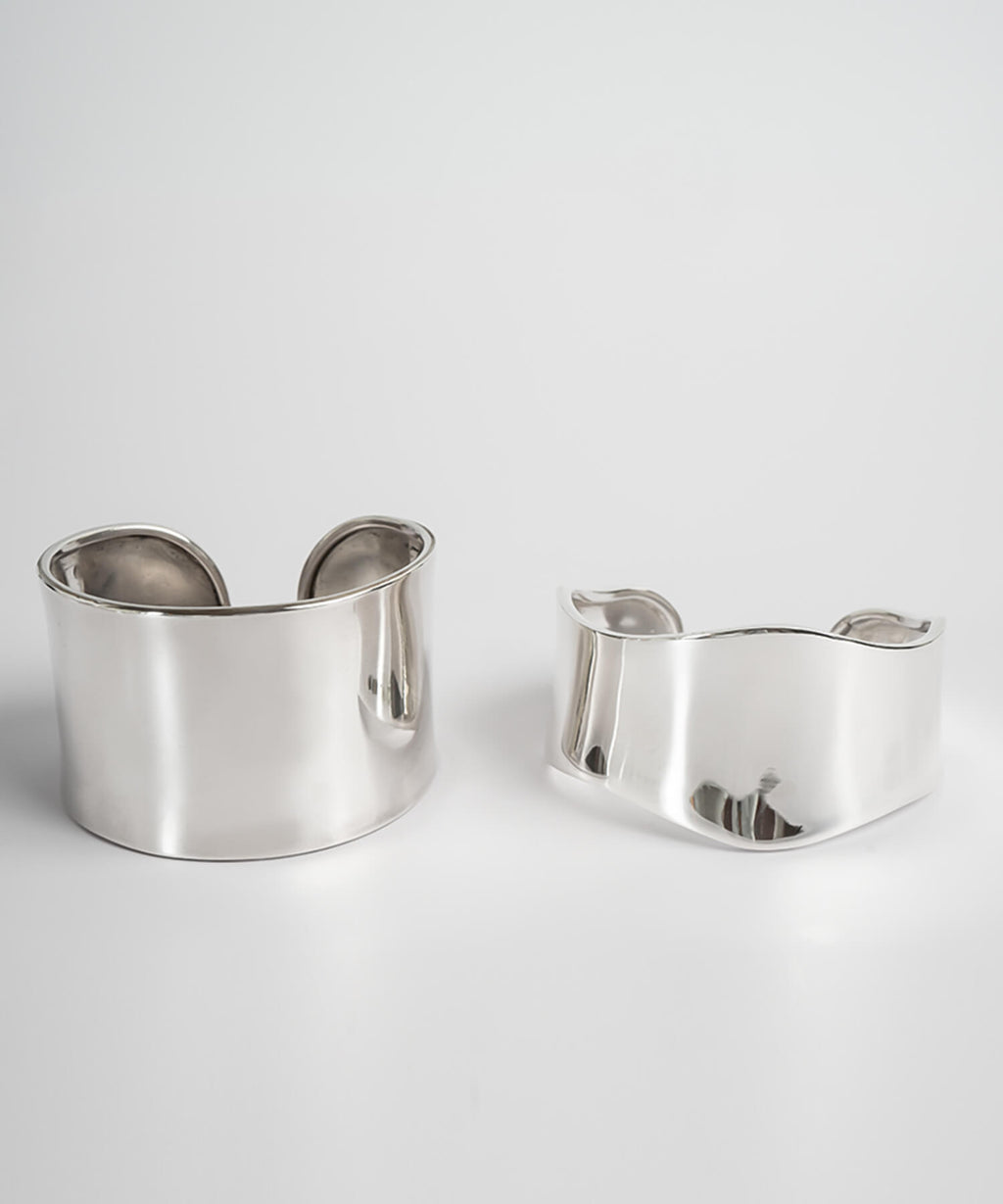 Mirror-polished surface of the sterling silver cuff bangle