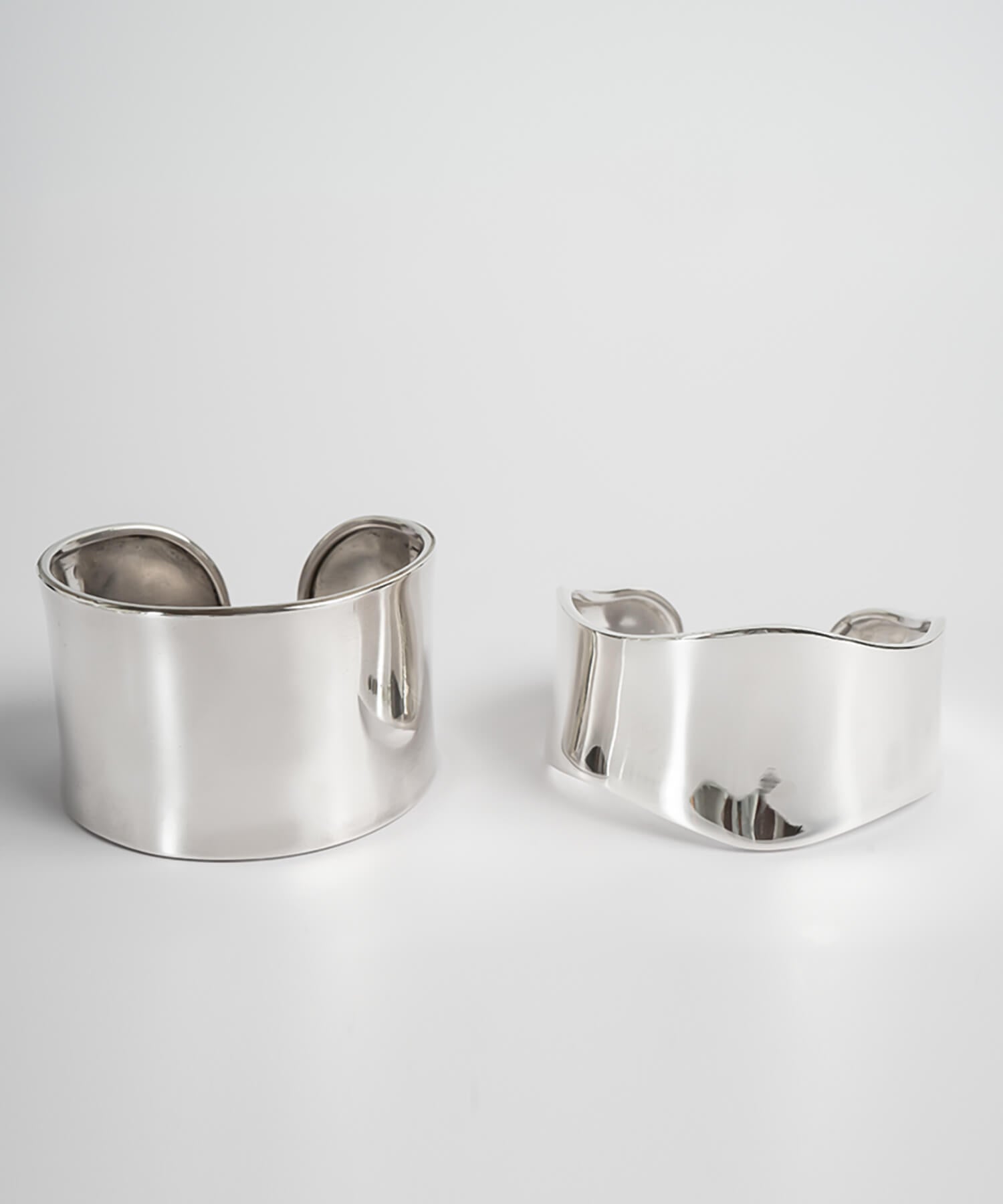 Mirror-polished surface of the sterling silver cuff bangle