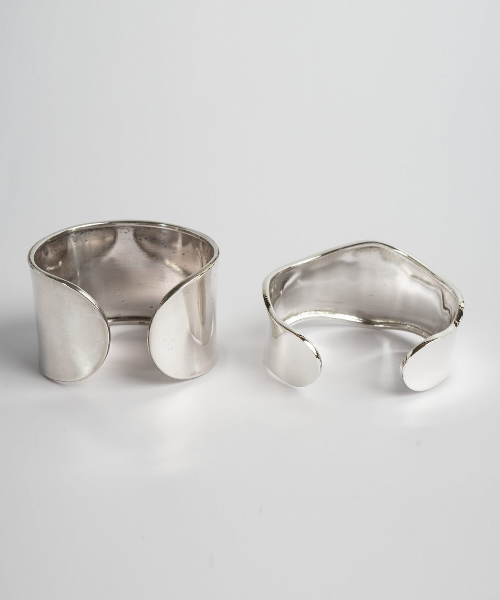 Open ends of the sterling silver wide cuff bangle