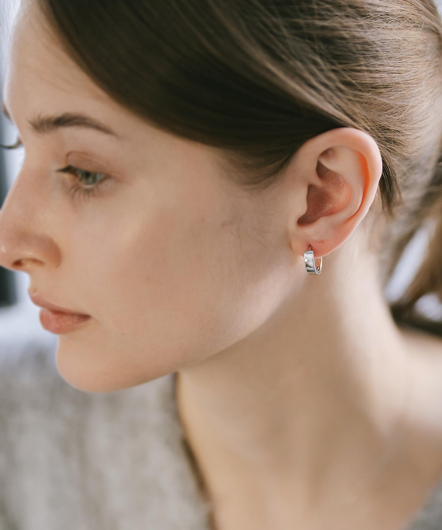 Classic Tiny Hoop Earrings | KYKLOS-FLAT HOOP PIERCE