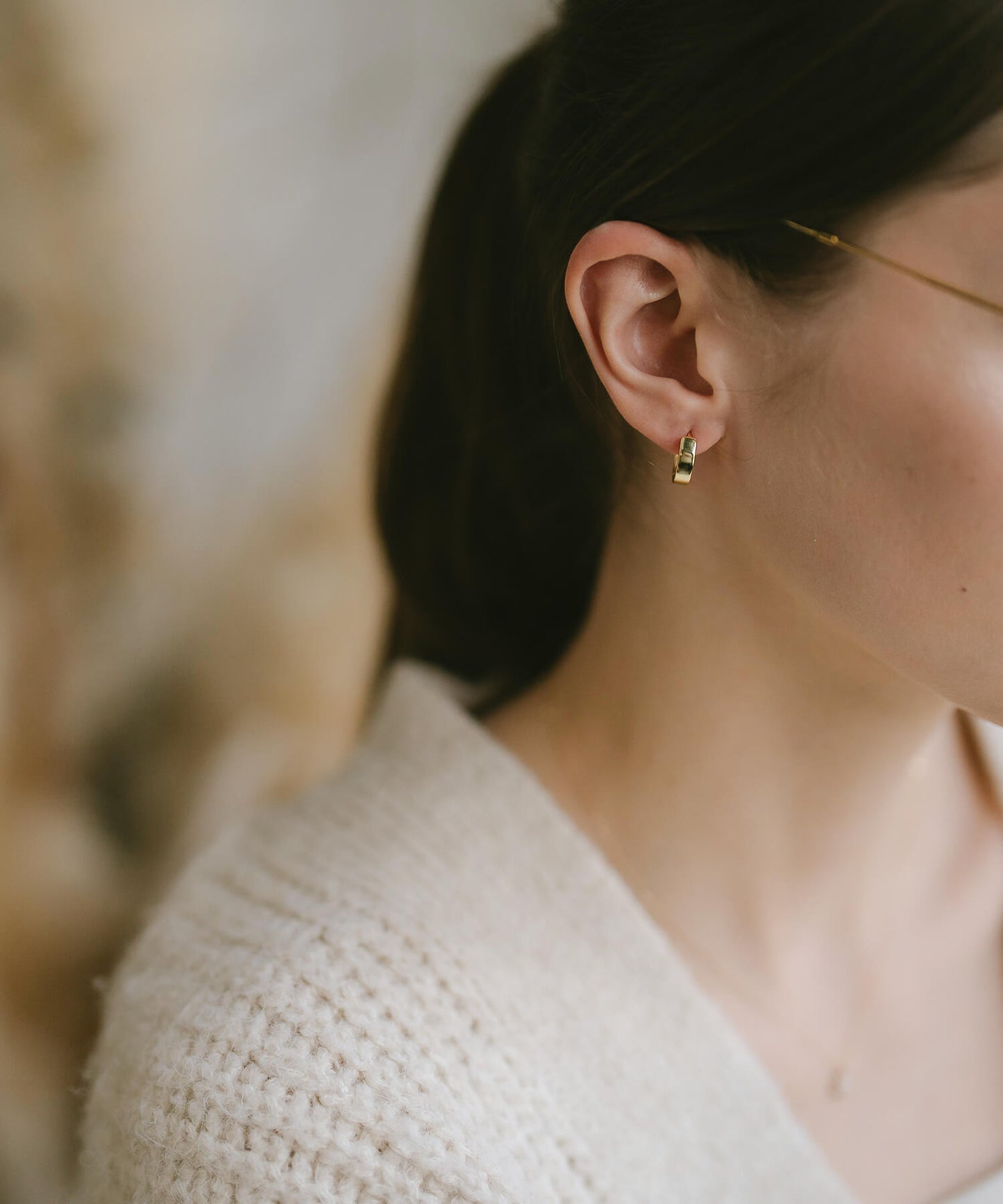 Classic Tiny Hoop Earrings | KYKLOS-FLAT HOOP PIERCE