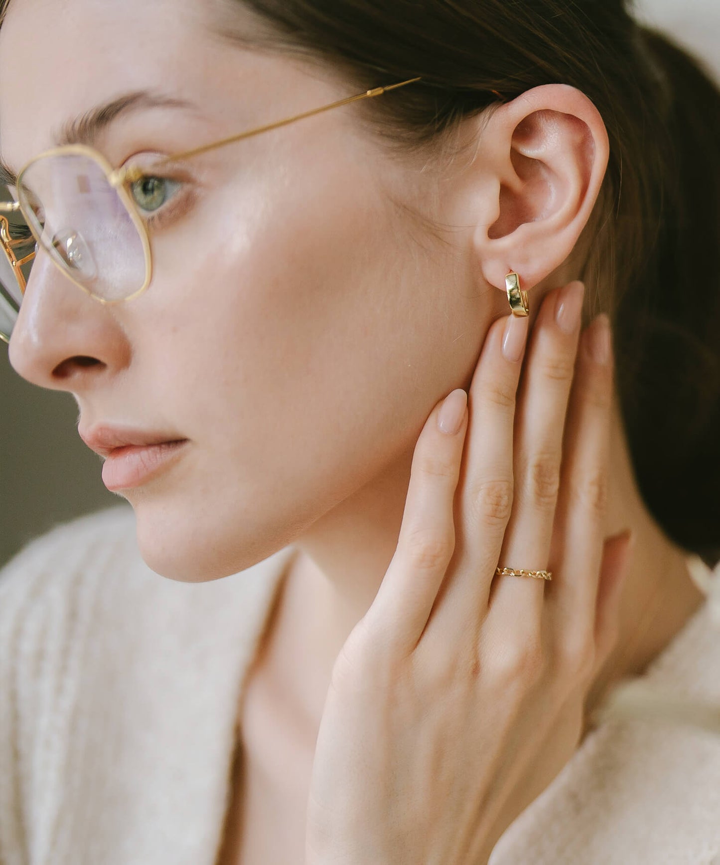 Classic Tiny Hoop Earrings | KYKLOS-FLAT HOOP PIERCE