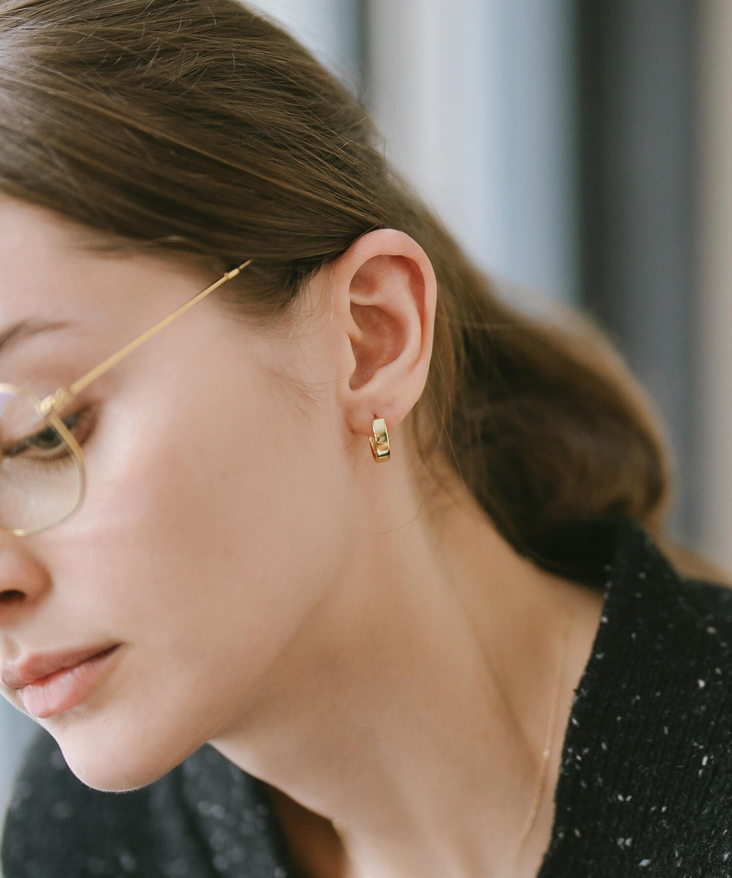 Classic Tiny Hoop Earrings | KYKLOS-FLAT HOOP PIERCE