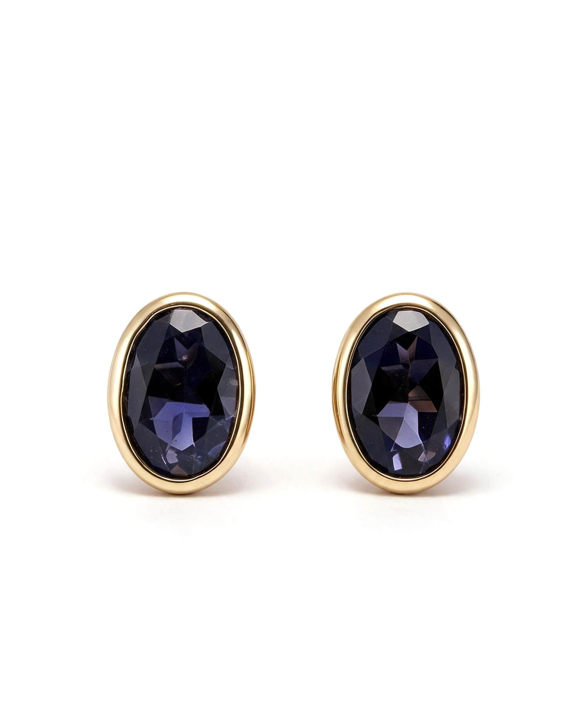 10K Gold Oval Iolite Bezel Stud Earrings | LENTE - 白背景 ペア 正面 | Ops. Jewelry
