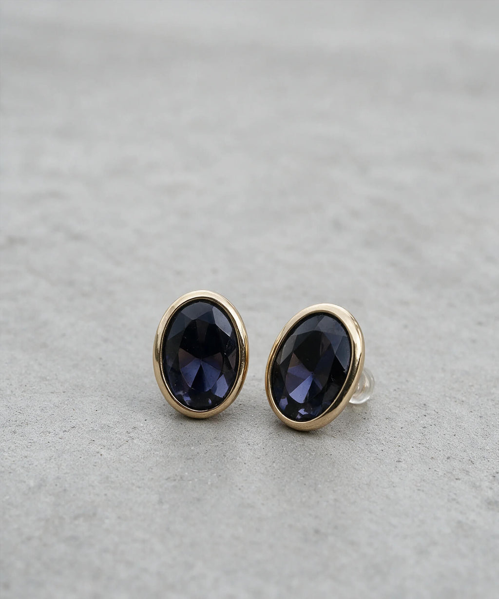 10K Gold Oval Iolite Bezel Stud Earrings | LENTE - 置き画 ペア コンクリート | Ops. Jewelry