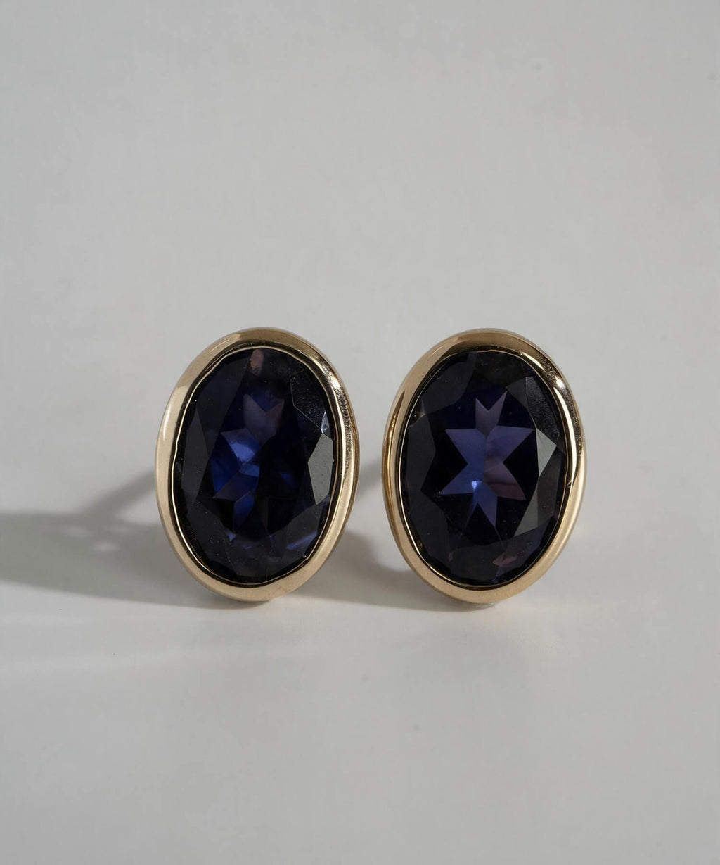 10K Gold Oval Iolite Bezel Stud Earrings | LENTE - ディテール ペア 正面 | Ops. Jewelry