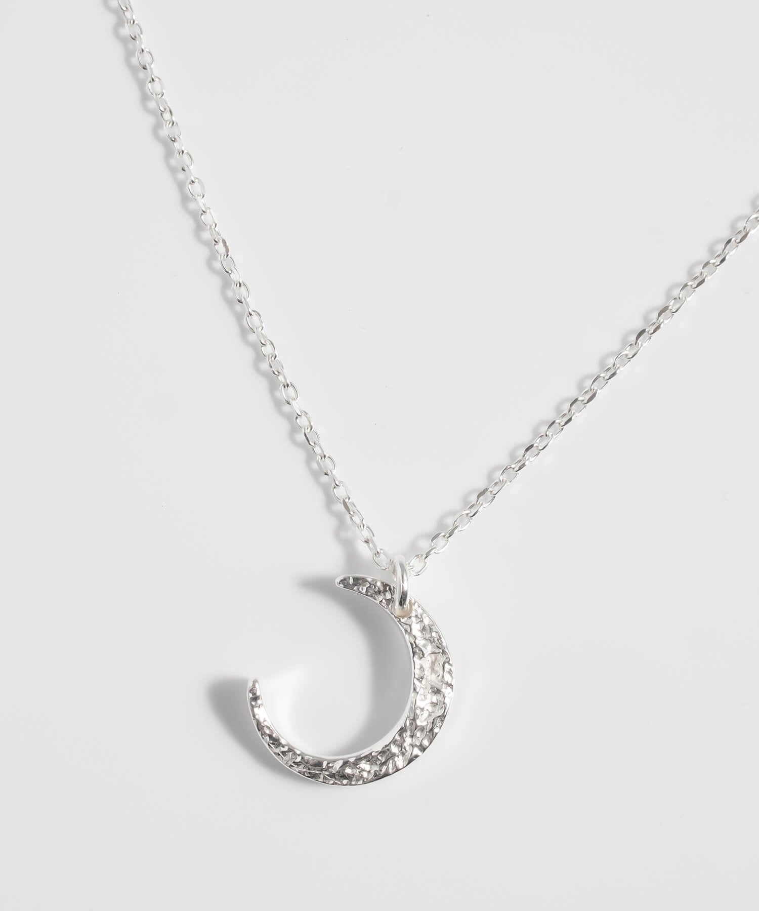 18K Gold Plated Sterling Silver Crescent Moon Pendant Necklace | LUNEVE