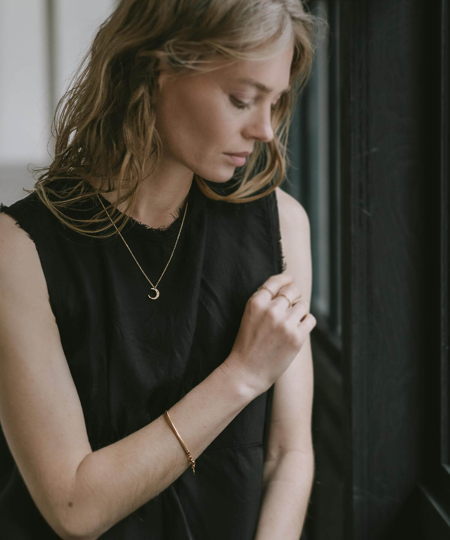 18K Gold Plated Sterling Silver Crescent Moon Pendant Necklace | LUNEVE