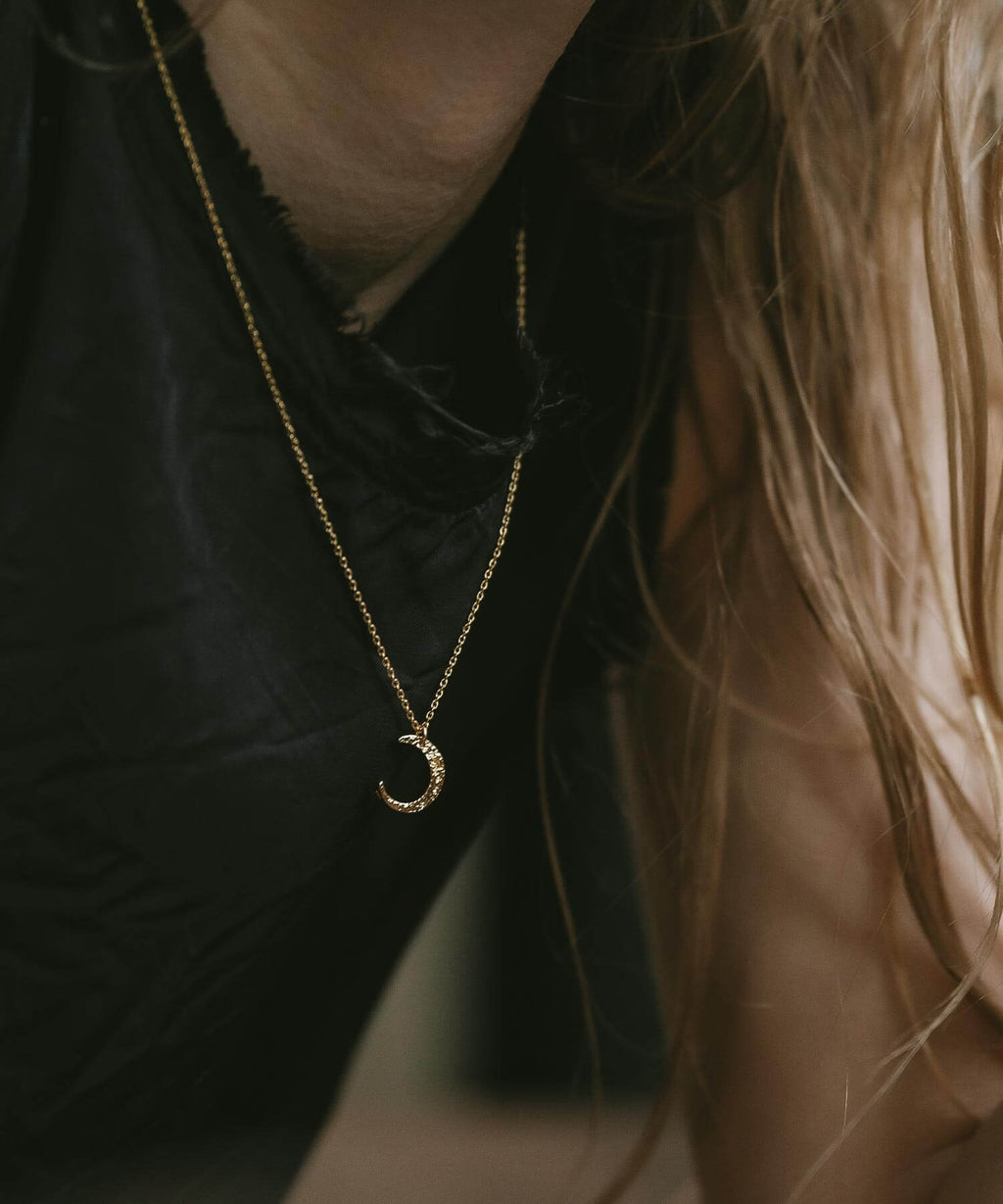 18K Gold Plated Sterling Silver Crescent Moon Pendant Necklace | LUNEVE