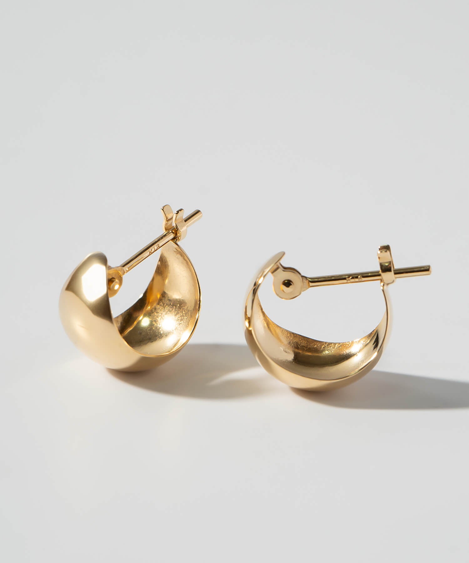 18K Gold Crescent Hoop Earrings | LUZON HOOP