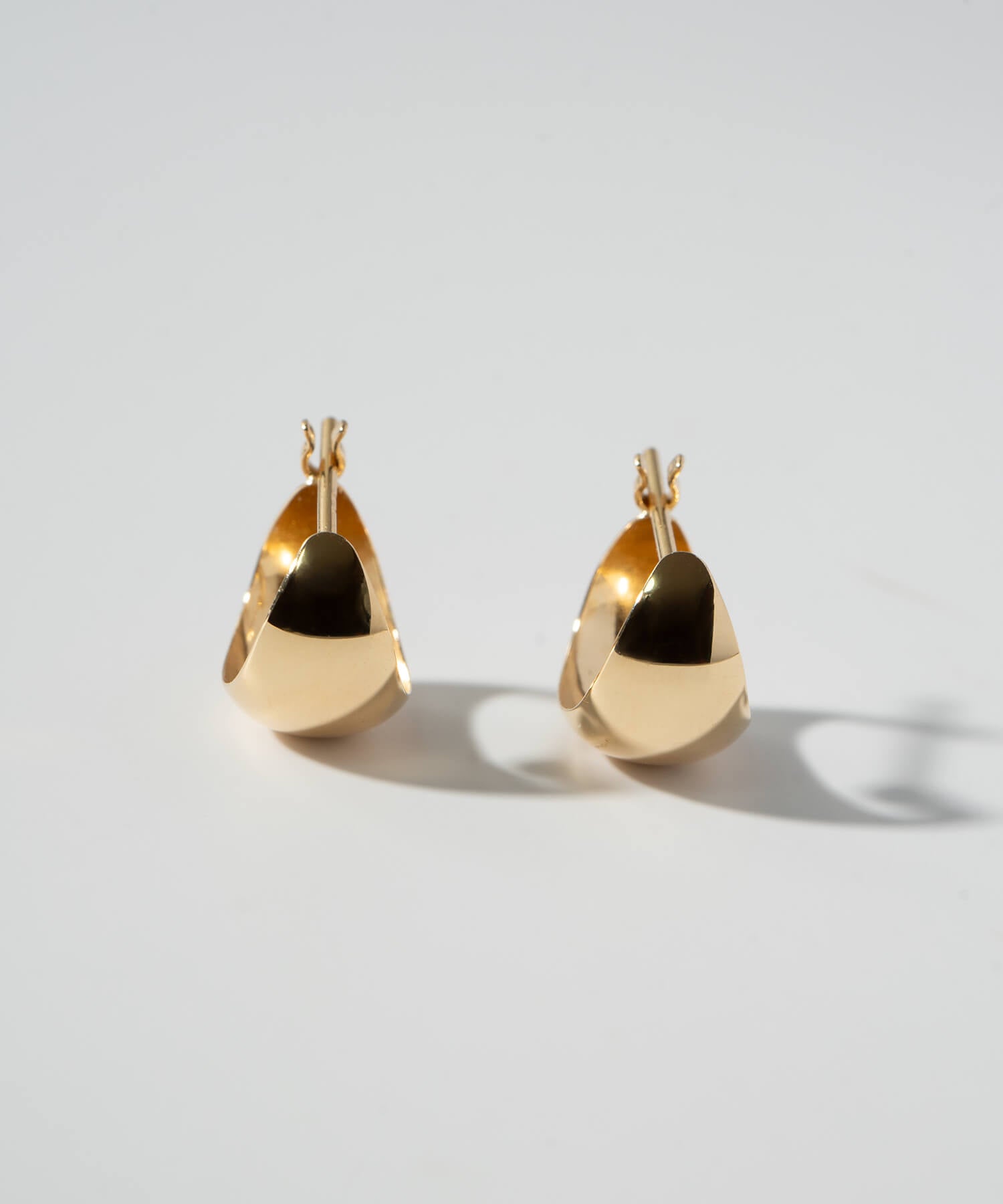 18K Gold Crescent Hoop Earrings | LUZON HOOP