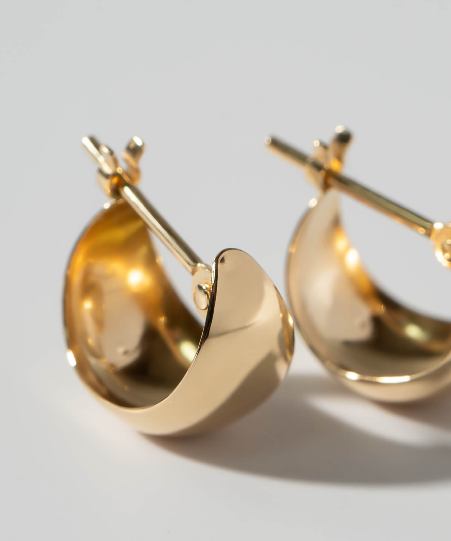 18K Gold Crescent Hoop Earrings | LUZON HOOP