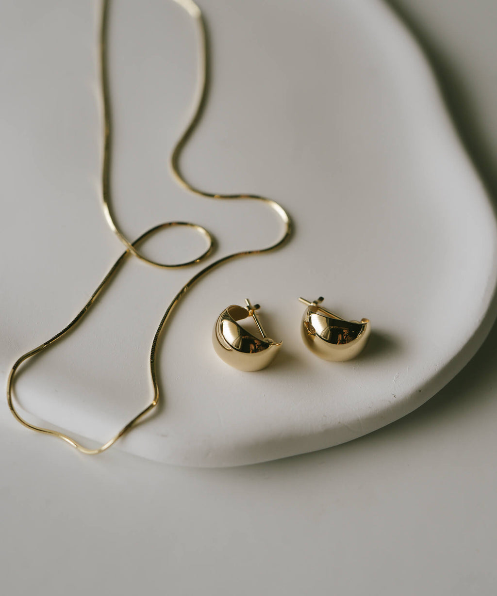 18K Gold Crescent Hoop Earrings | LUZON HOOP