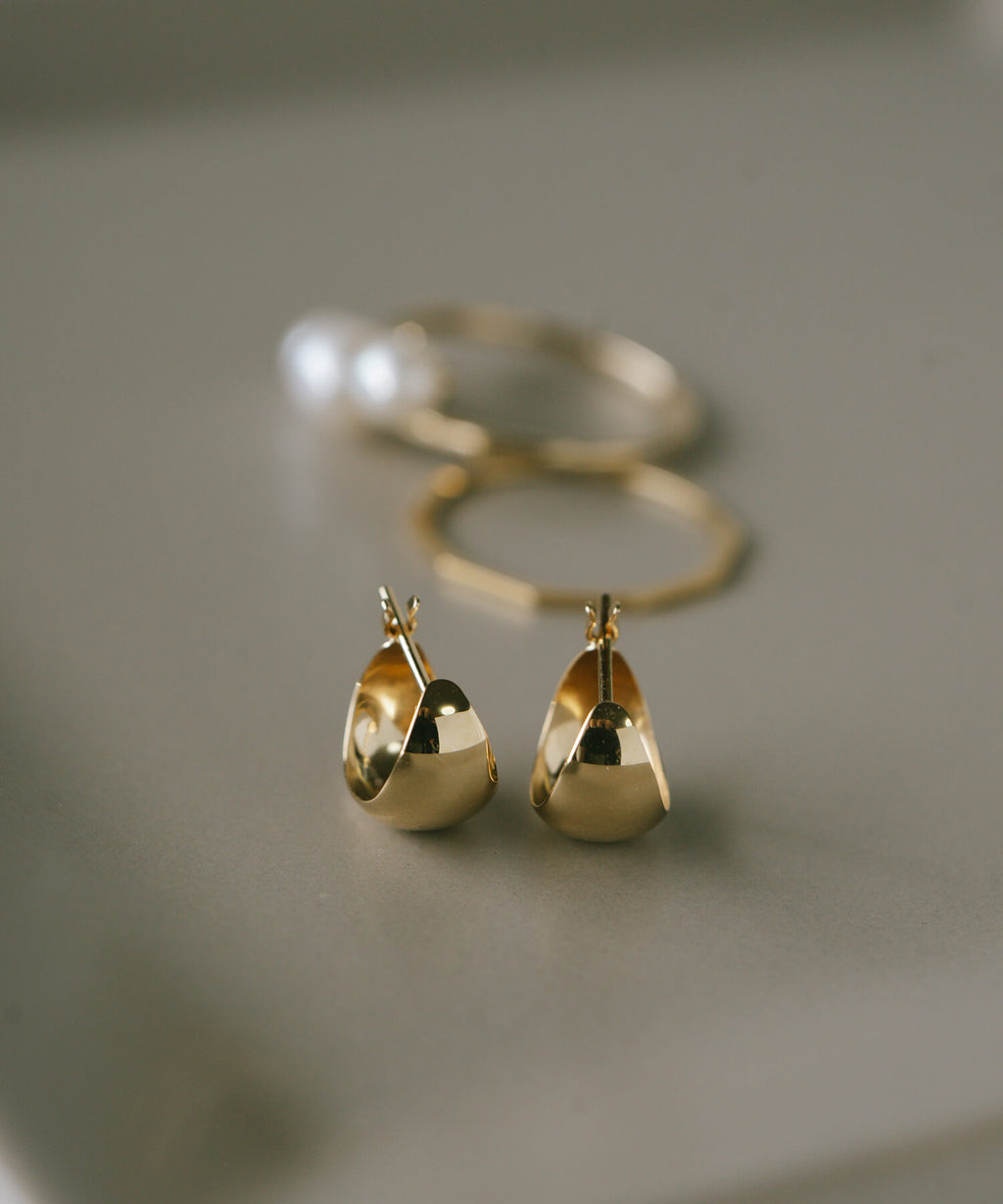 18K Gold Crescent Hoop Earrings | LUZON HOOP