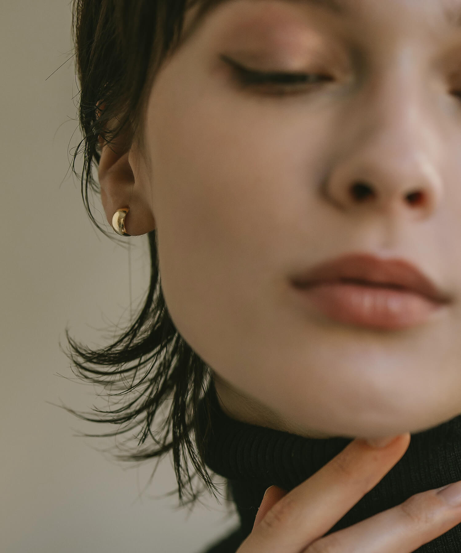 18K Gold Crescent Hoop Earrings | LUZON HOOP