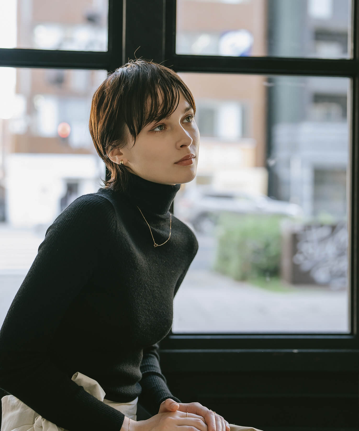 18K Gold Crescent Hoop Earrings | LUZON HOOP