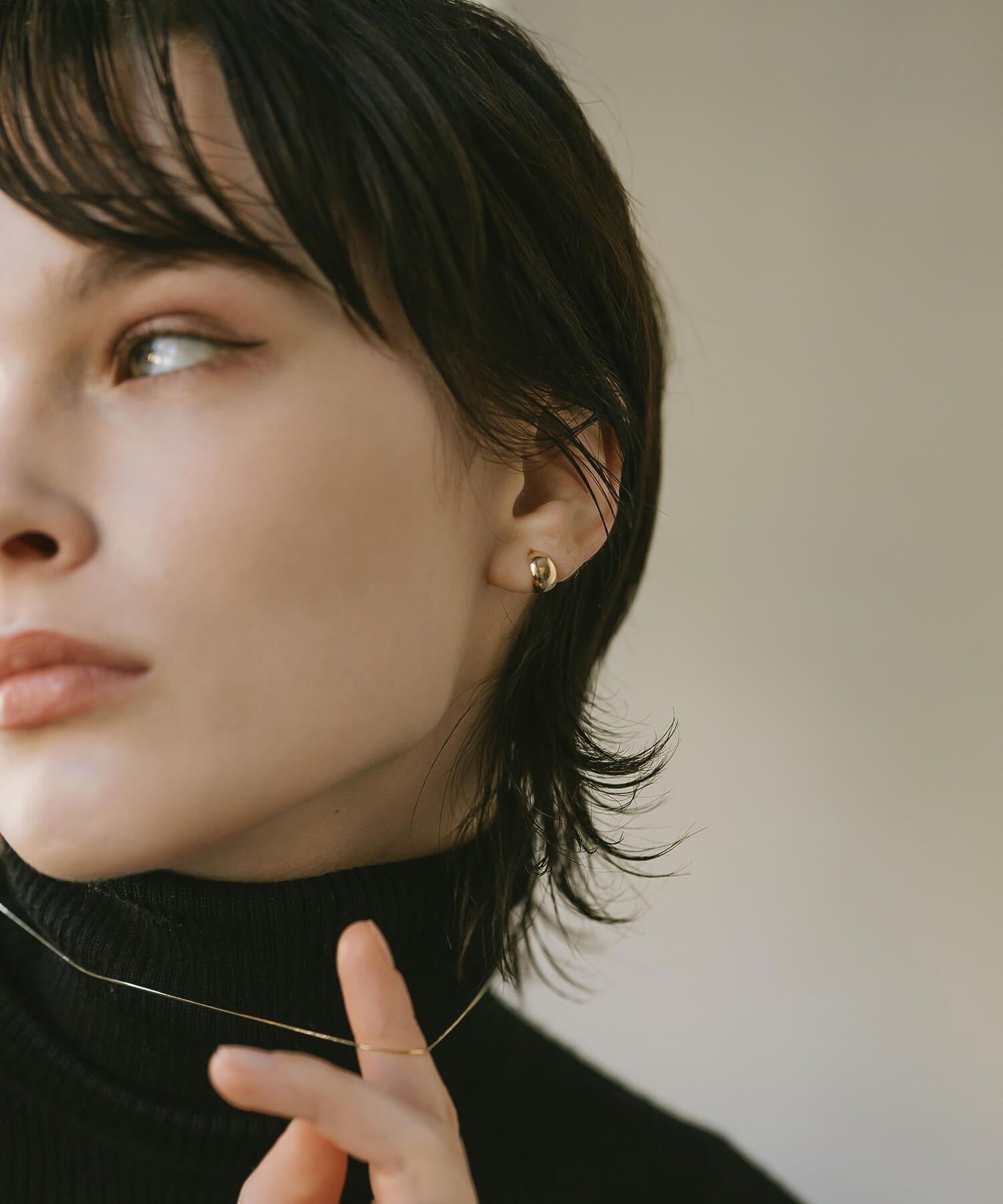 18K Gold Crescent Hoop Earrings | LUZON HOOP