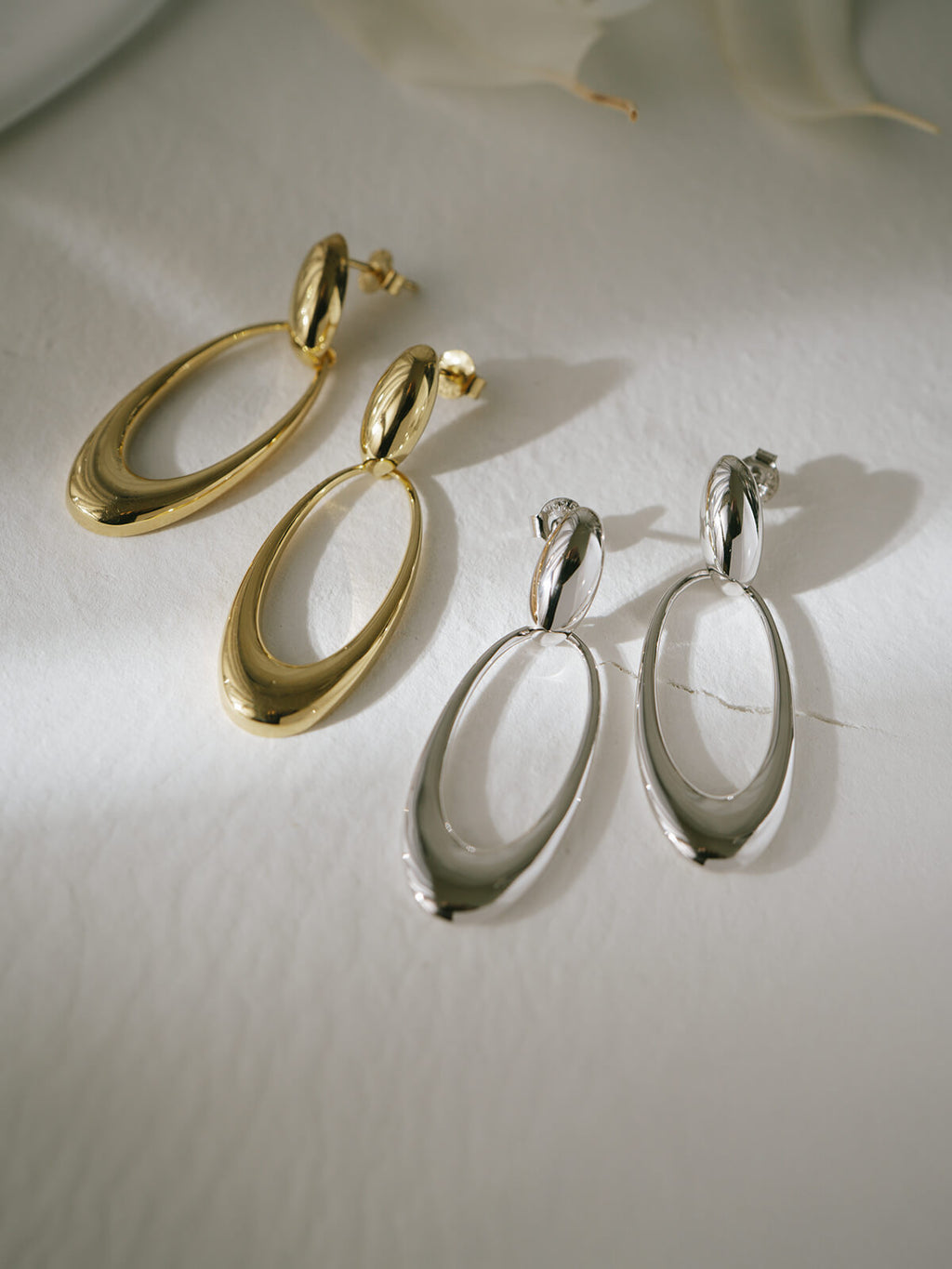 18K Gold Plated Sterling Silver Oval Swing Earrings | LYOMRA