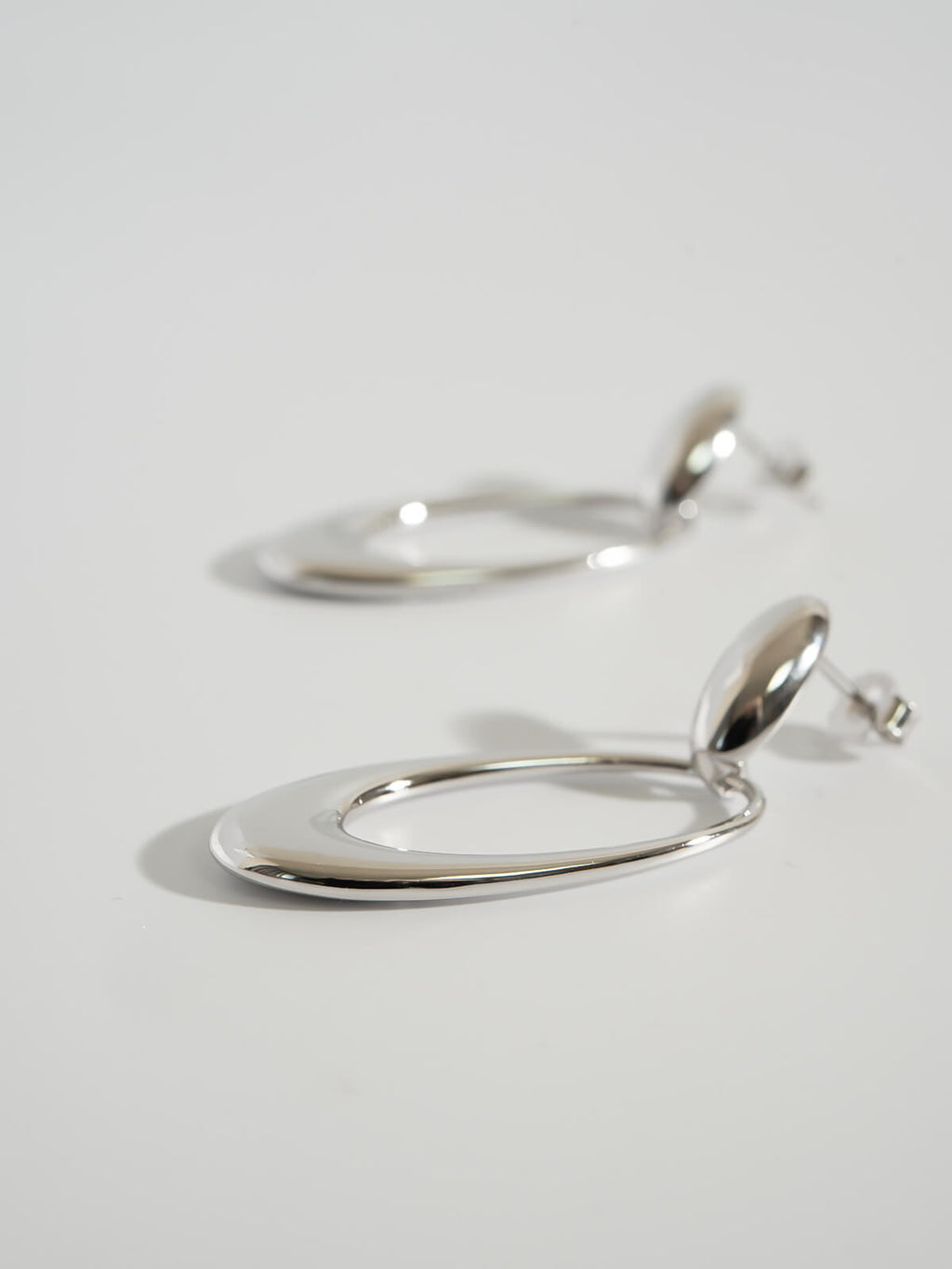 18K Gold Plated Sterling Silver Oval Swing Earrings | LYOMRA