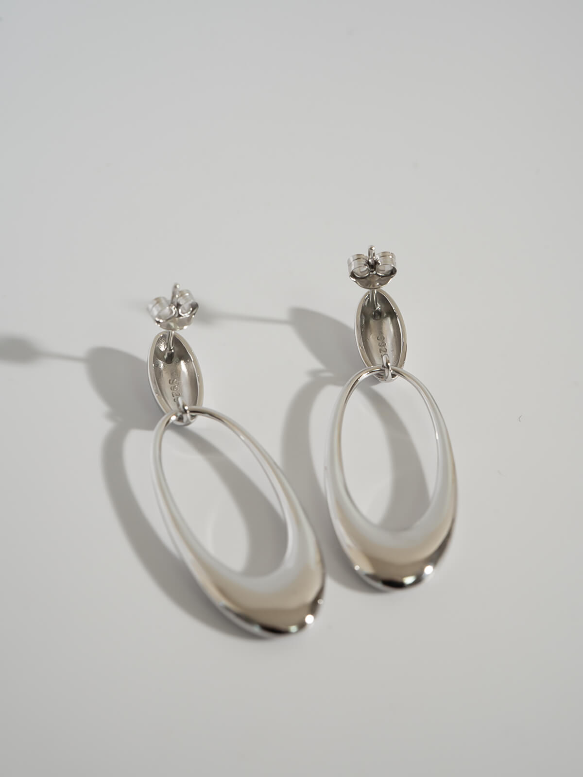 18K Gold Plated Sterling Silver Oval Swing Earrings | LYOMRA