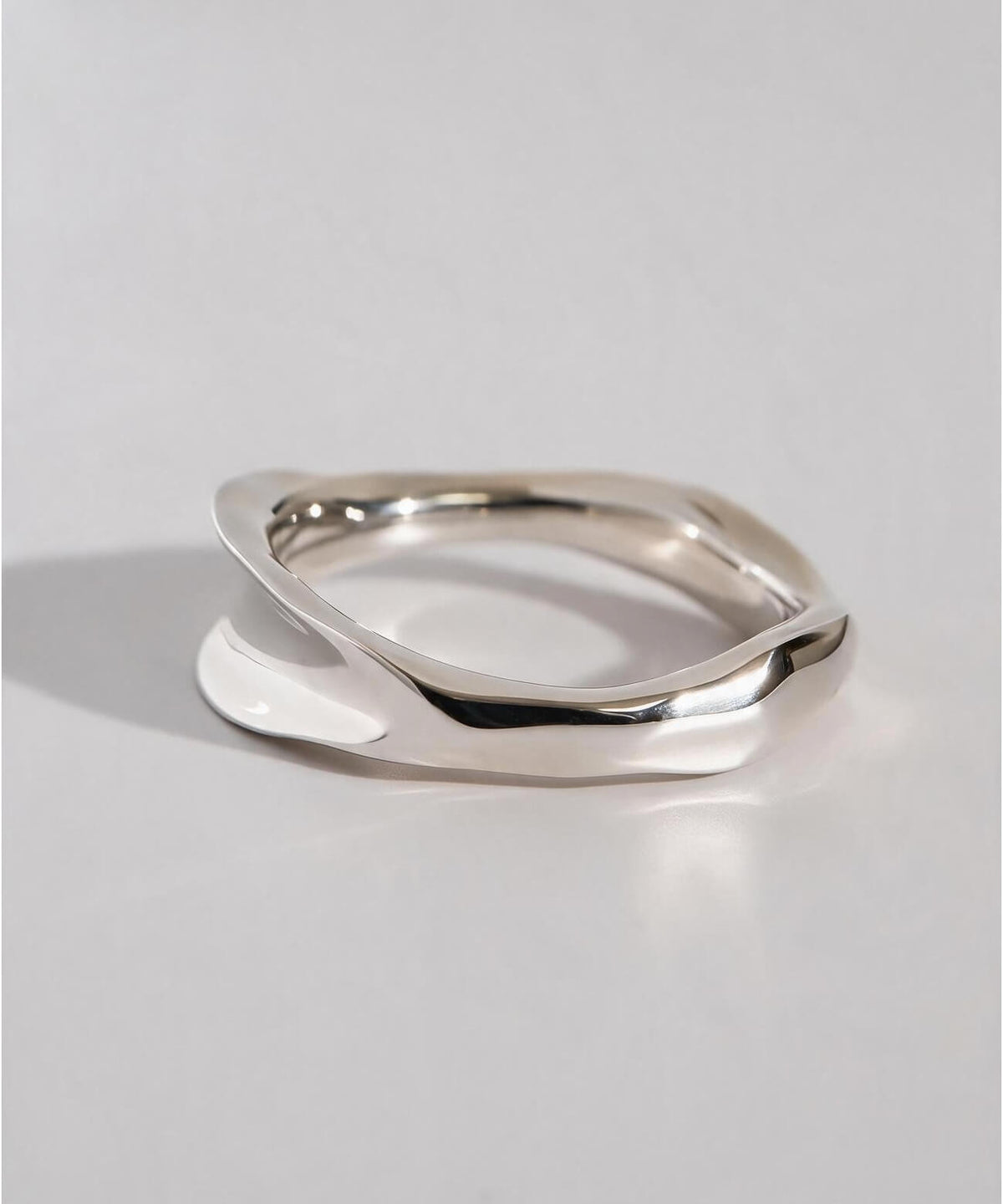 Close-up of the ripple wave ring from the side