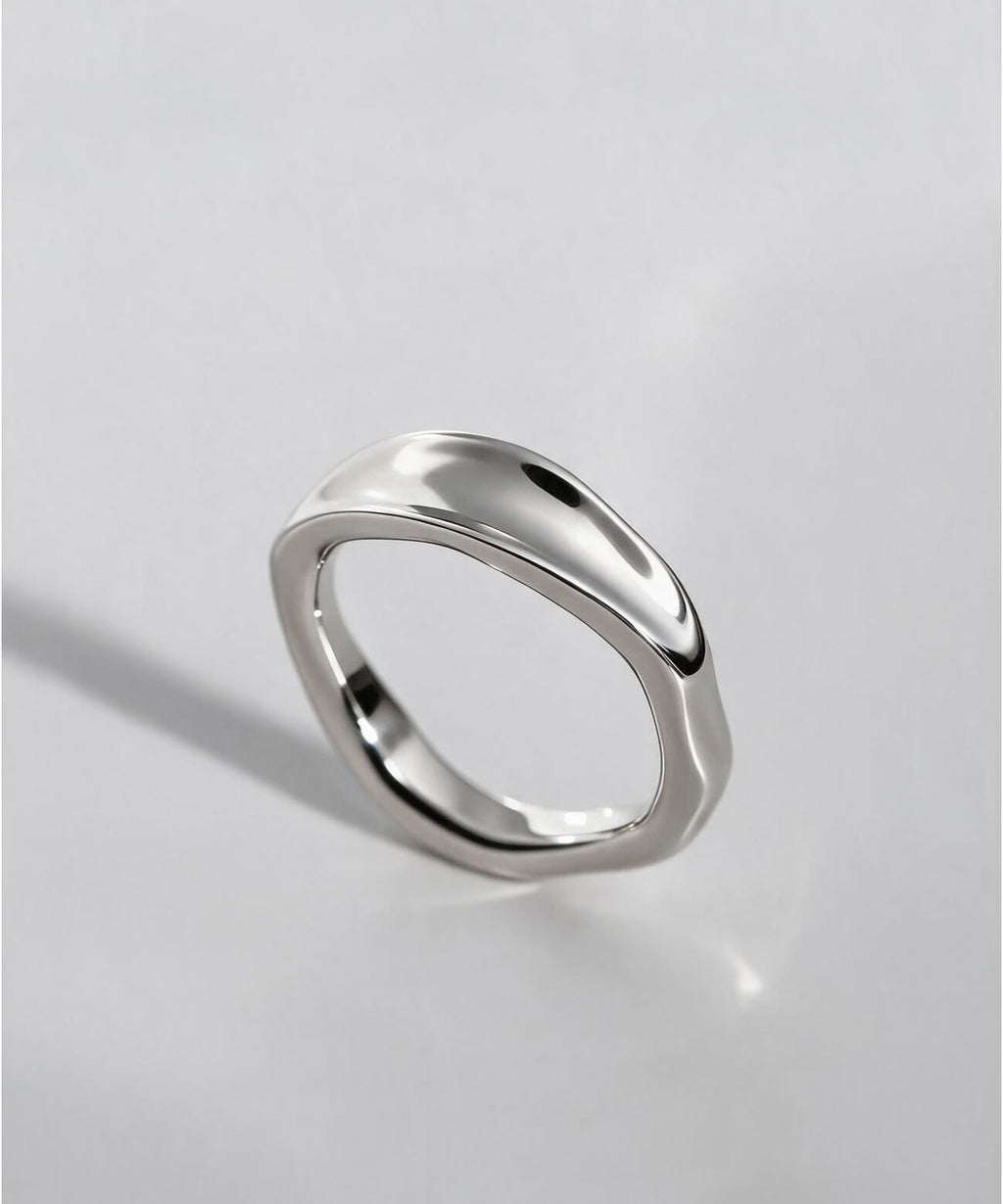 Close-up of the ripple wave ring showing the tapered band