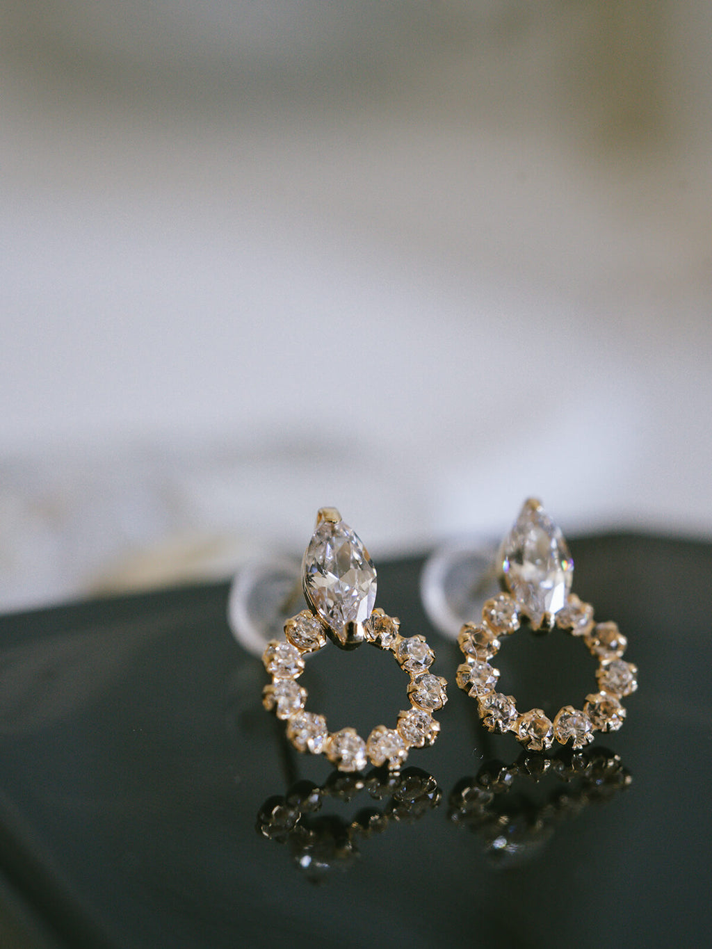 18K Gold Divine Gaze Glint Earrings | MAQUIGIA