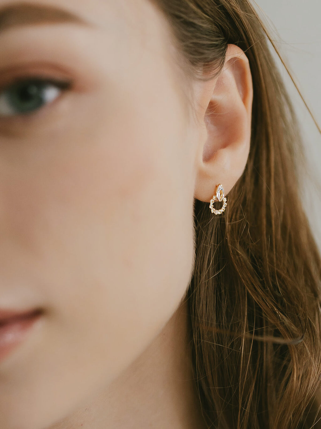 18K Gold Divine Gaze Glint Earrings | MAQUIGIA