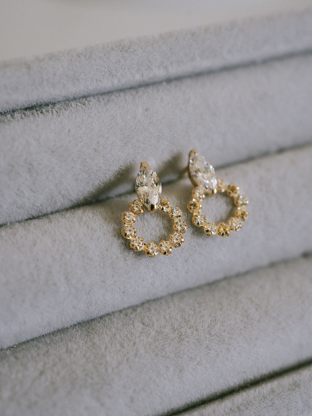 18K Gold Divine Gaze Glint Earrings | MAQUIGIA