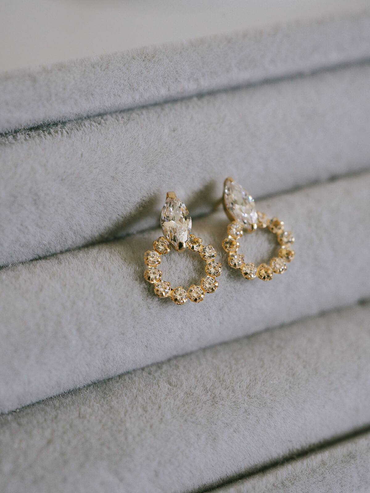 18K Gold Divine Gaze Glint Earrings | MAQUIGIA