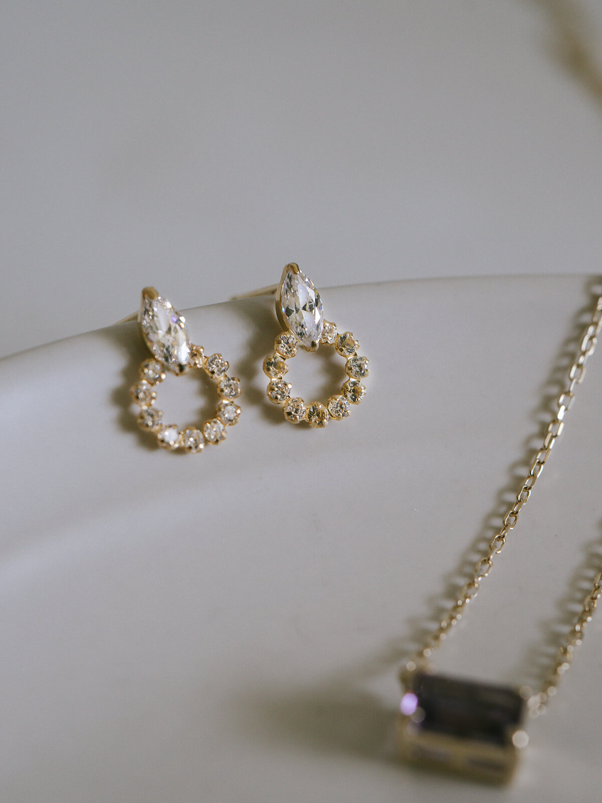 18K Gold Divine Gaze Glint Earrings | MAQUIGIA