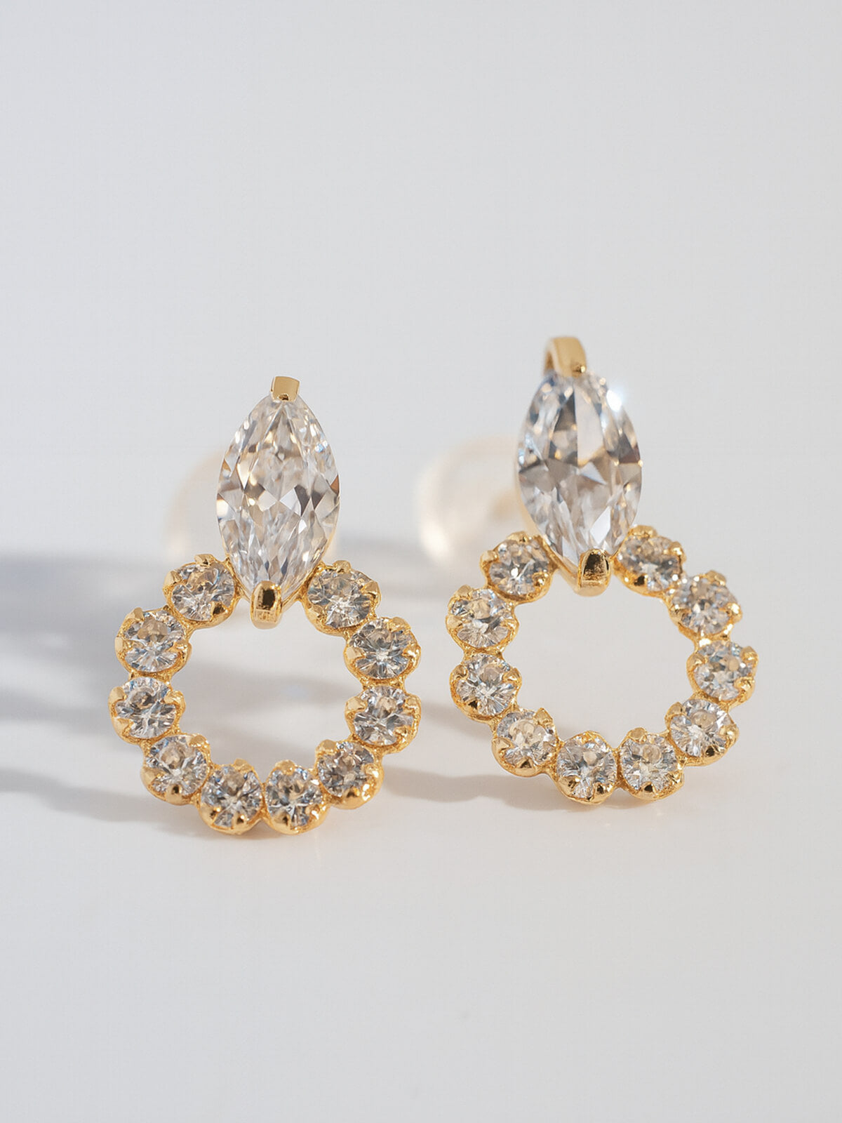 18K Gold Divine Gaze Glint Earrings | MAQUIGIA