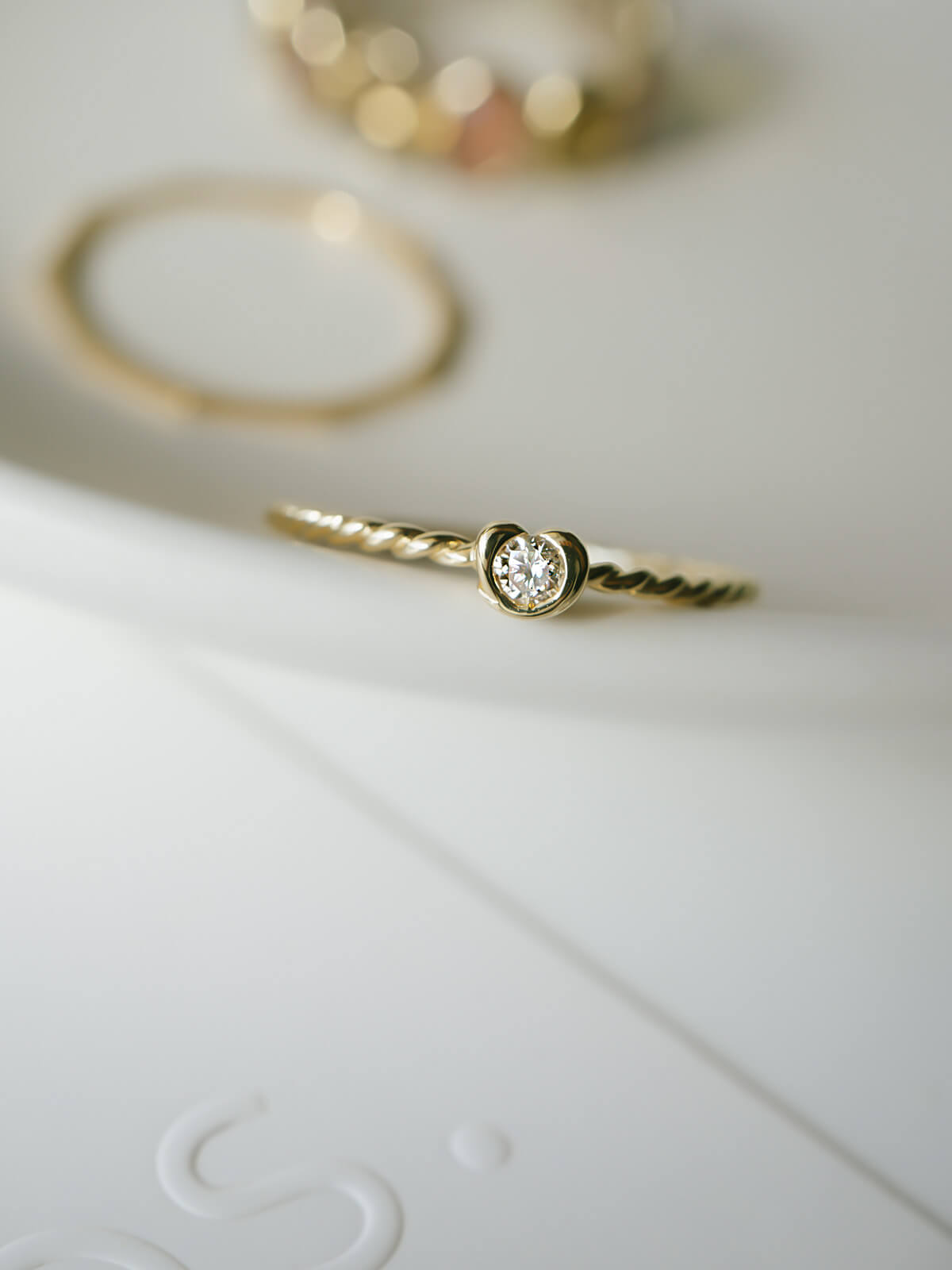 K18 CALYX DIAMOND RING | MEON RING