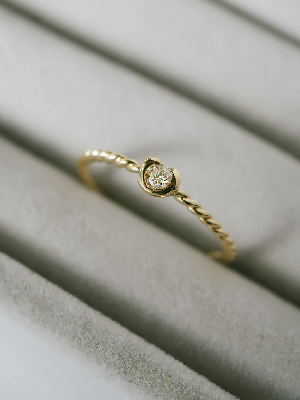 18K Gold Calyx Diamond Ring | MEON
