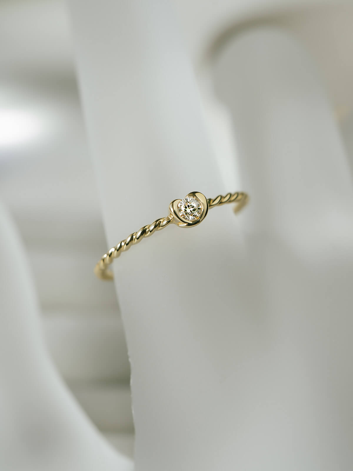 18K Gold Calyx Diamond Ring | MEON