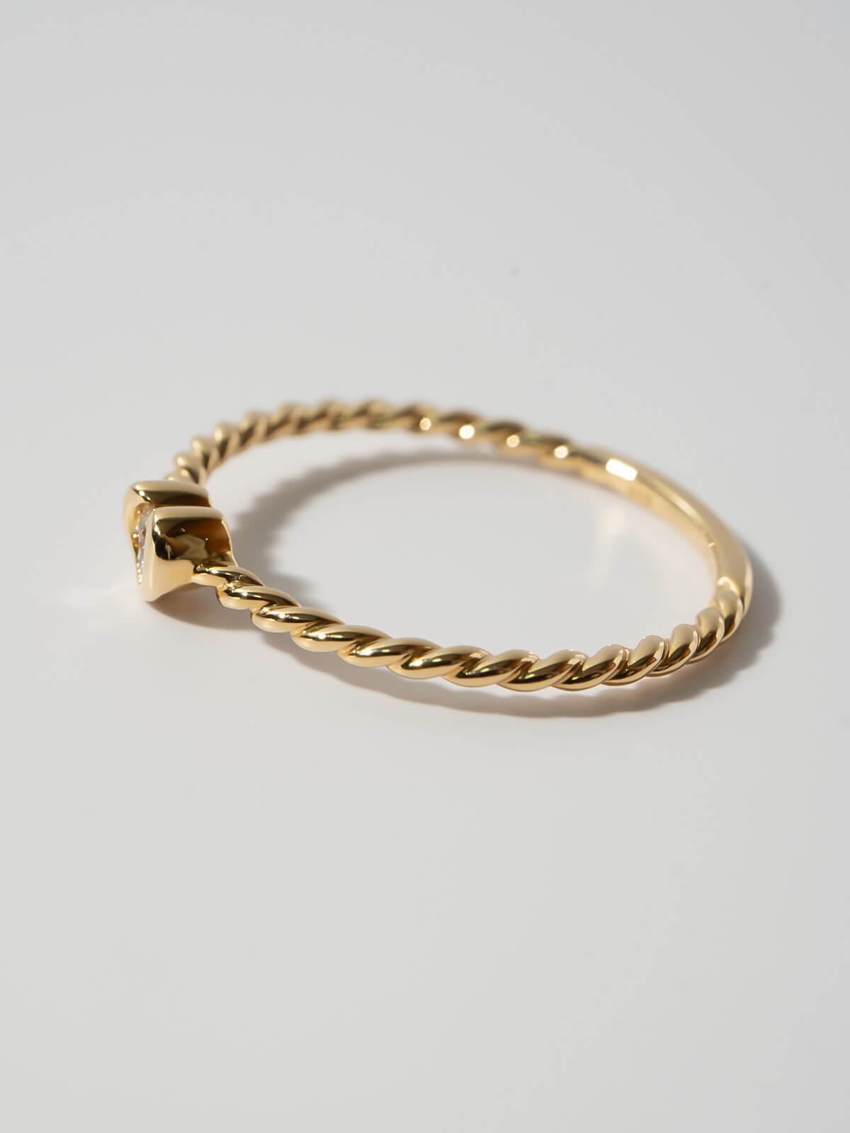 18K Gold Calyx Diamond Ring | MEON