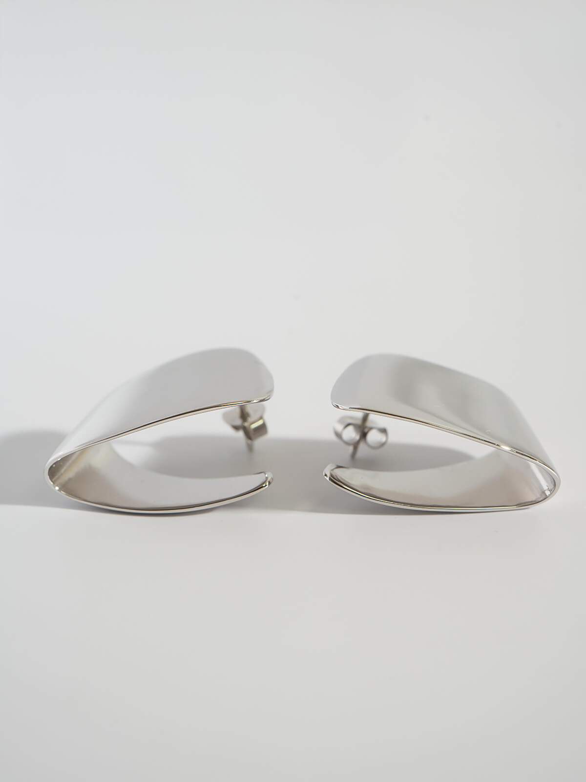 SILVER925 RIBBONFOLD EARRINGS | MIRAVA-PE