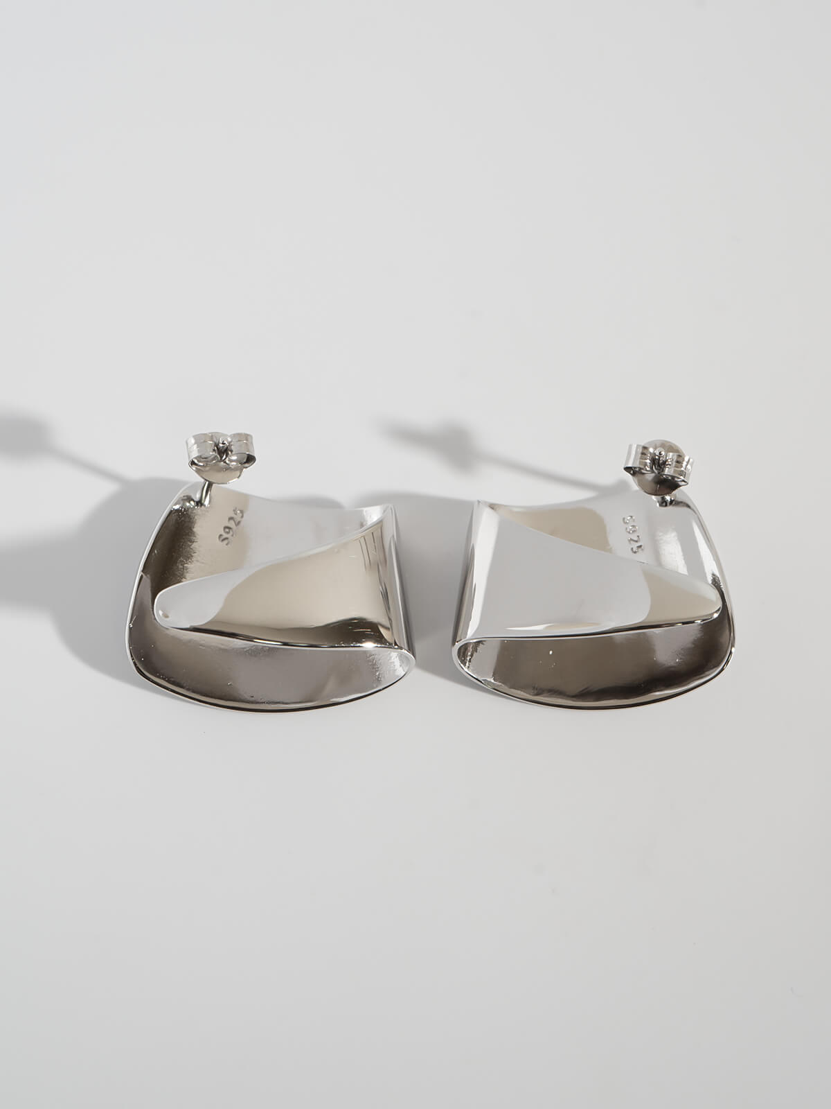 SILVER925 RIBBONFOLD EARRINGS | MIRAVA-PE