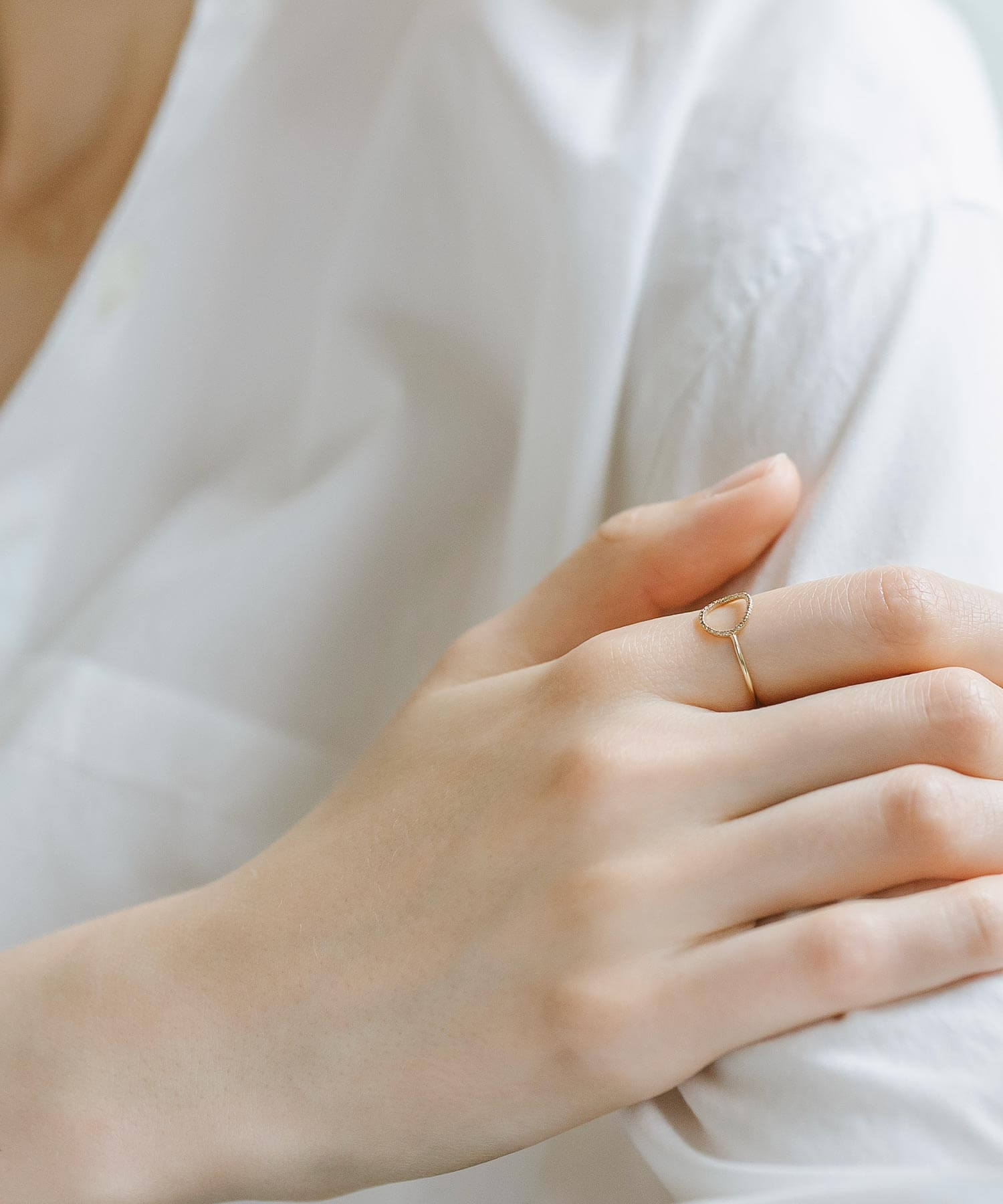 10K Gold Pave Diamond Open Circle Ring | FOSSOLE