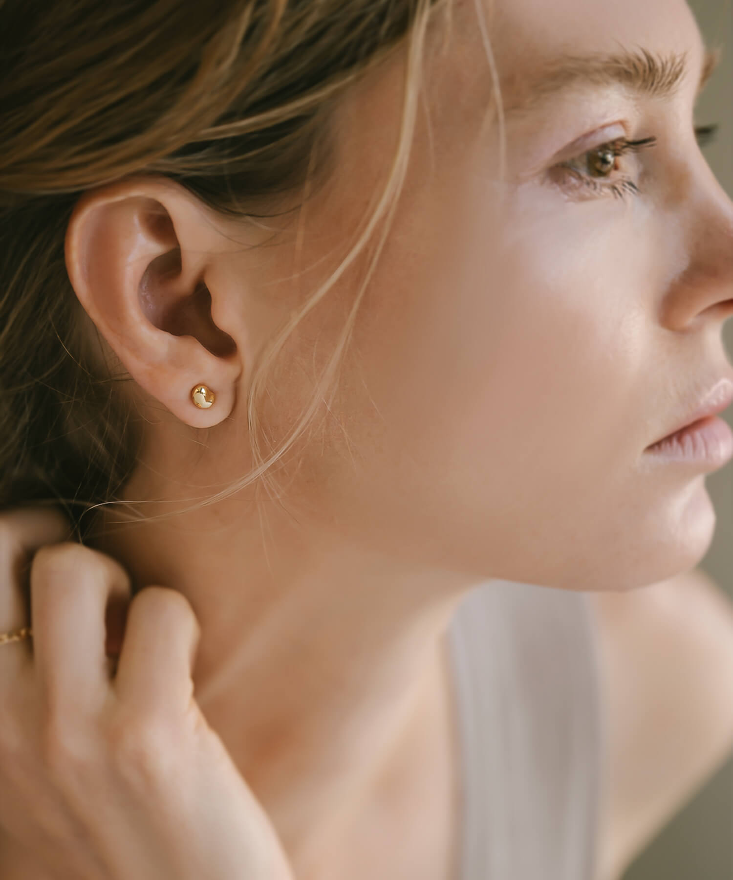 18K Gold Tiny Studs Earrings | MOLLICA