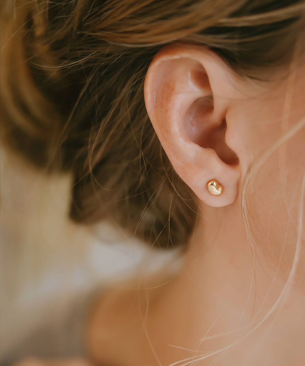 18K Gold Tiny Studs Earrings | MOLLICA